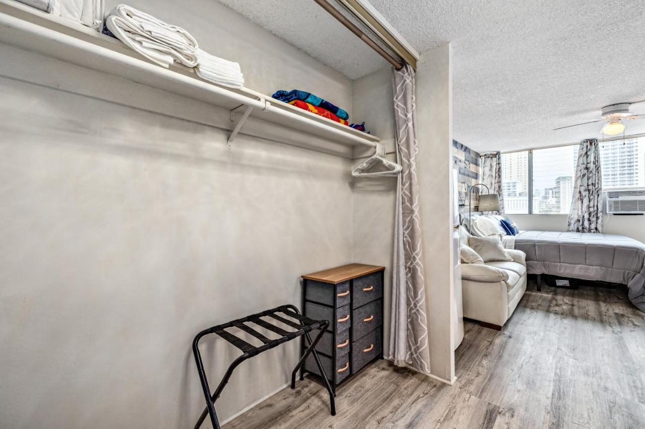 Modern Waikiki Condo Perfect For Beach Getaway! Хонолулу Екстериор снимка