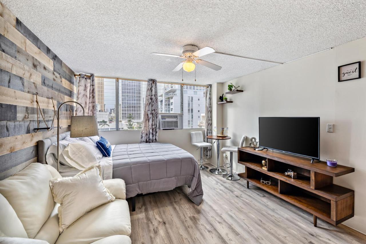 Modern Waikiki Condo Perfect For Beach Getaway! Хонолулу Екстериор снимка