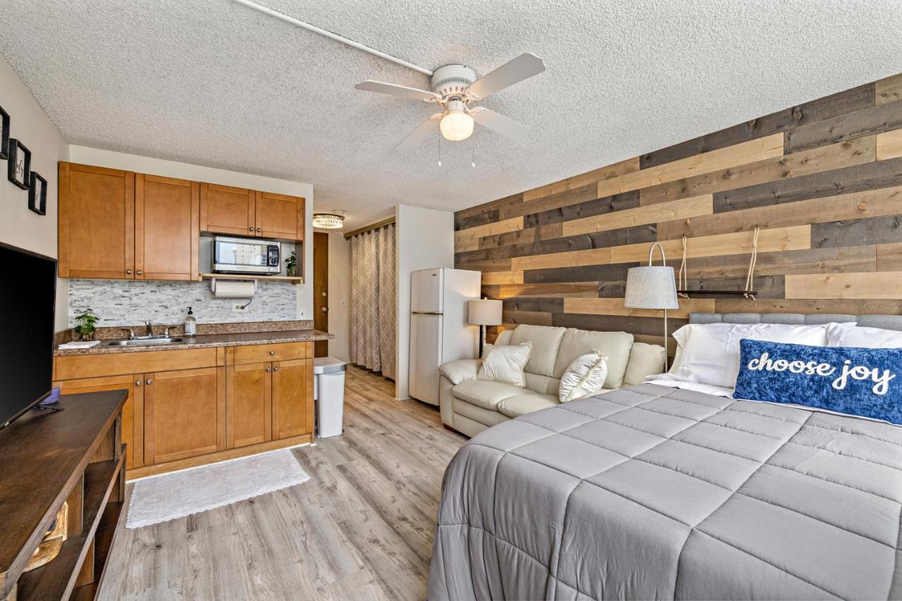 Modern Waikiki Condo Perfect For Beach Getaway! Хонолулу Екстериор снимка