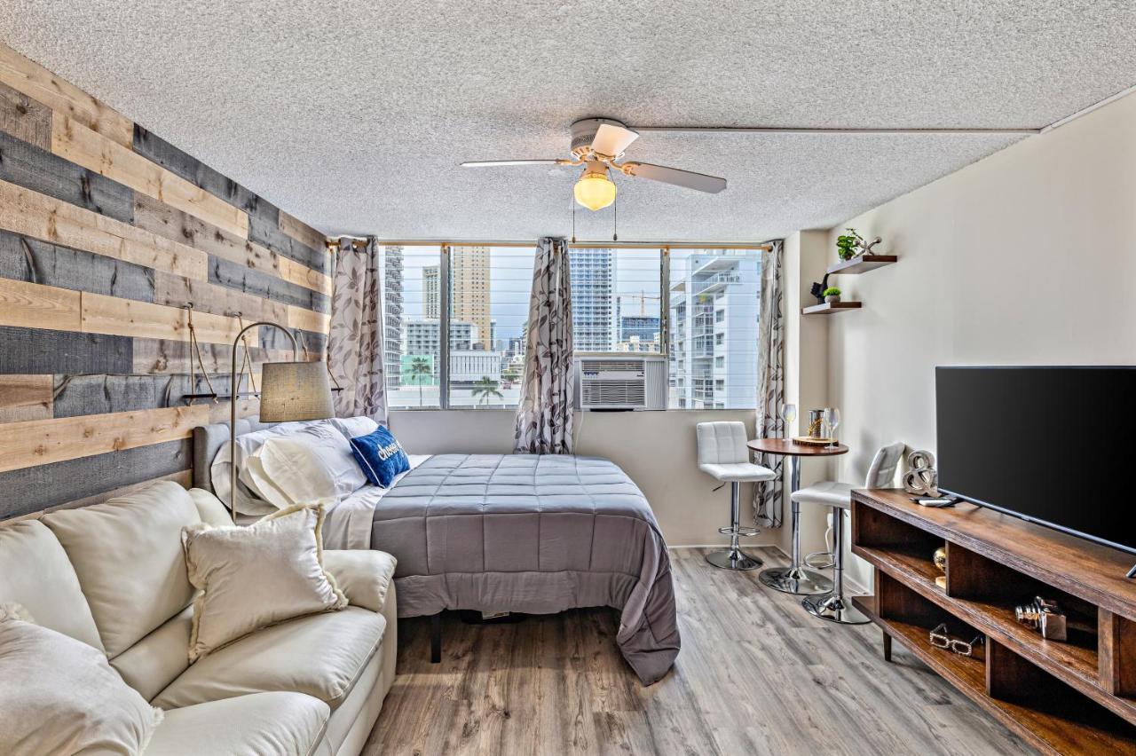 Modern Waikiki Condo Perfect For Beach Getaway! Хонолулу Екстериор снимка