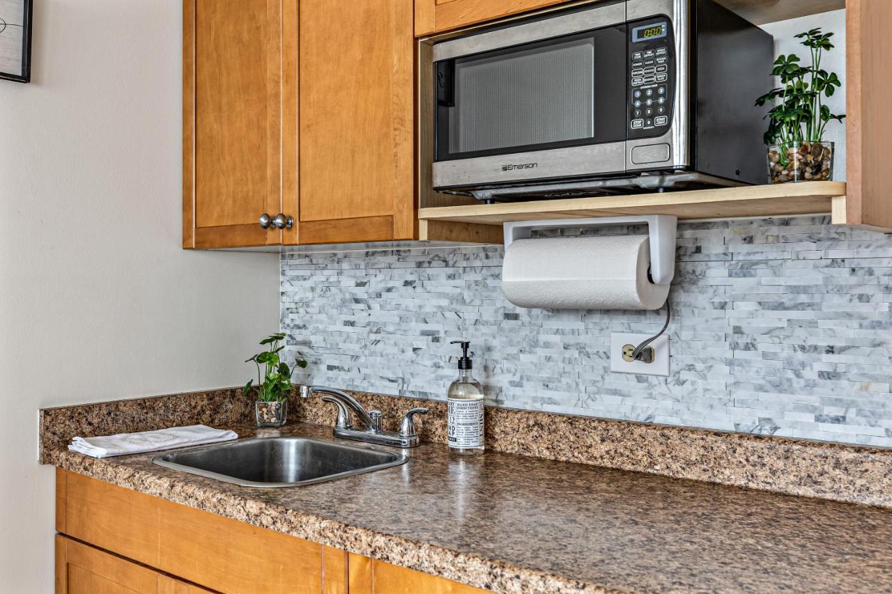 Modern Waikiki Condo Perfect For Beach Getaway! Хонолулу Екстериор снимка