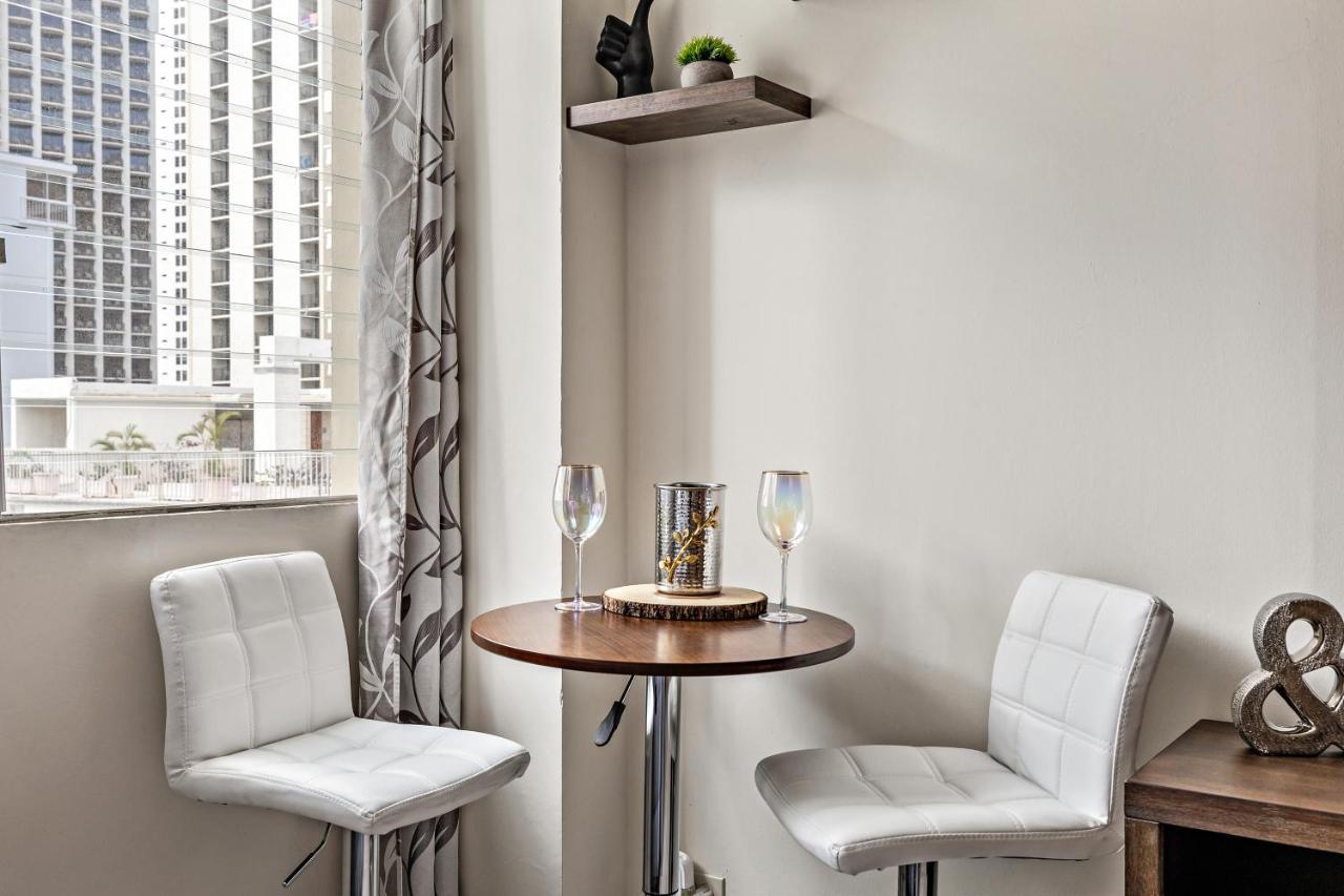 Modern Waikiki Condo Perfect For Beach Getaway! Хонолулу Екстериор снимка