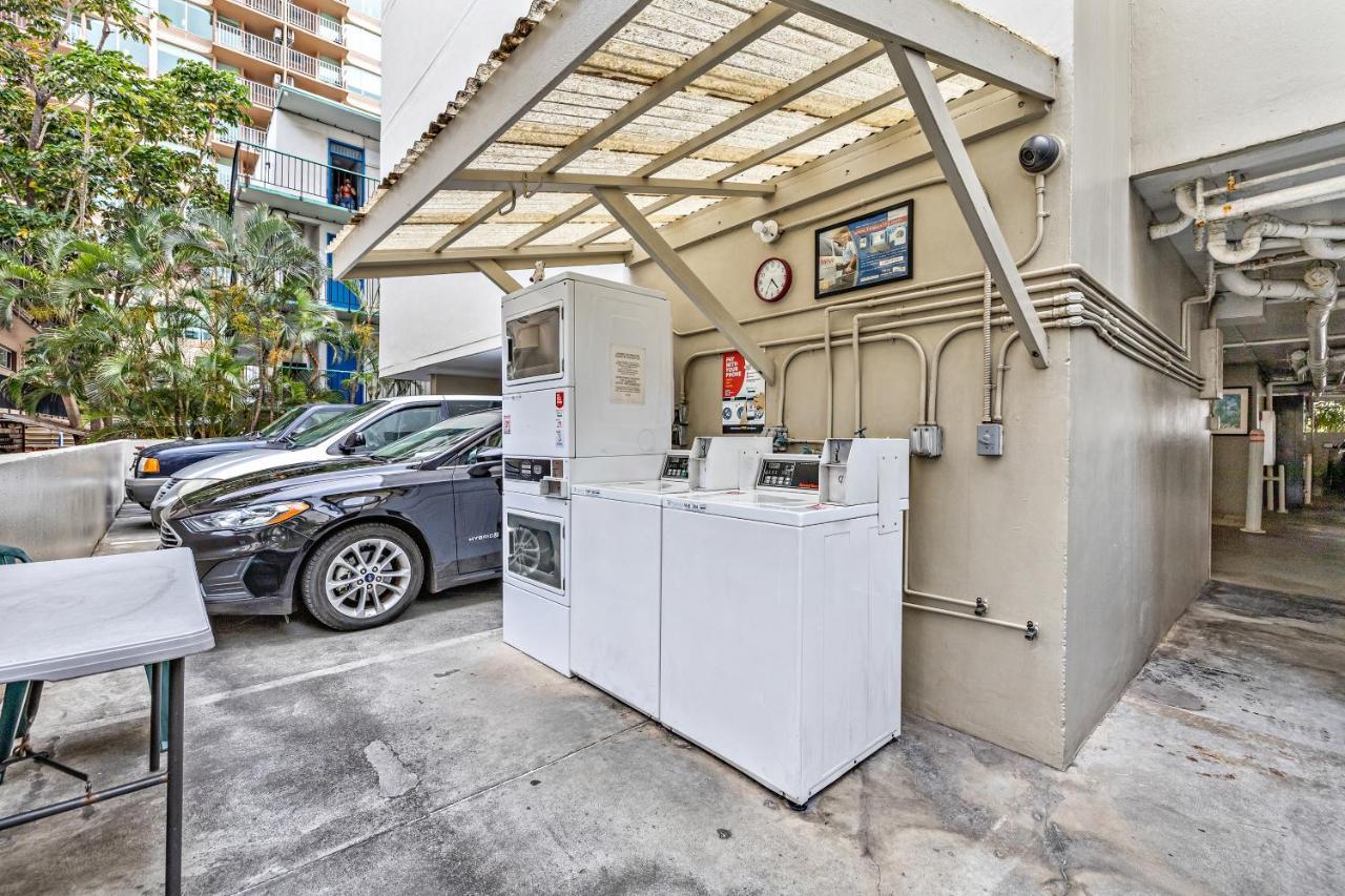 Modern Waikiki Condo Perfect For Beach Getaway! Хонолулу Екстериор снимка