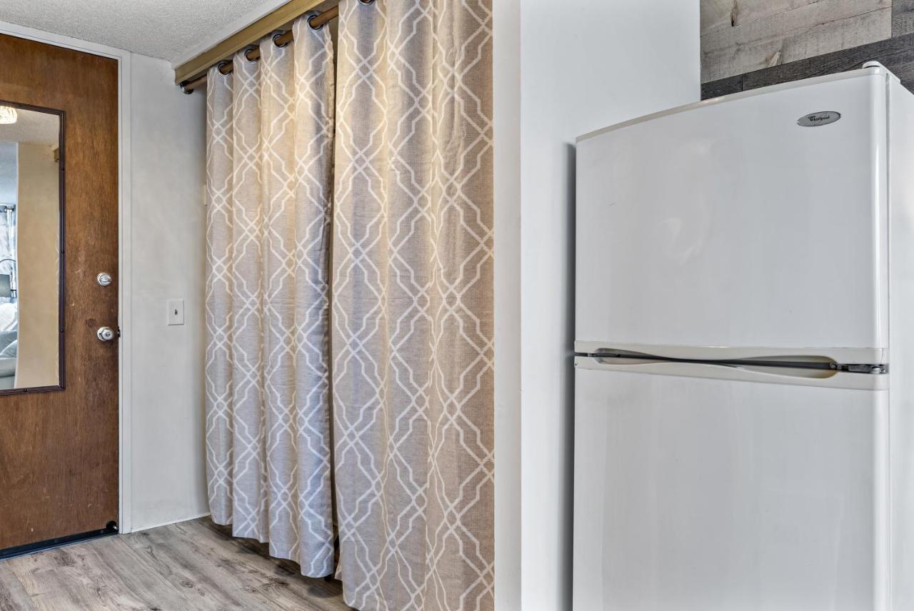 Modern Waikiki Condo Perfect For Beach Getaway! Хонолулу Екстериор снимка